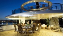 Al fresco dining on board of the stunning Yacht Eminence